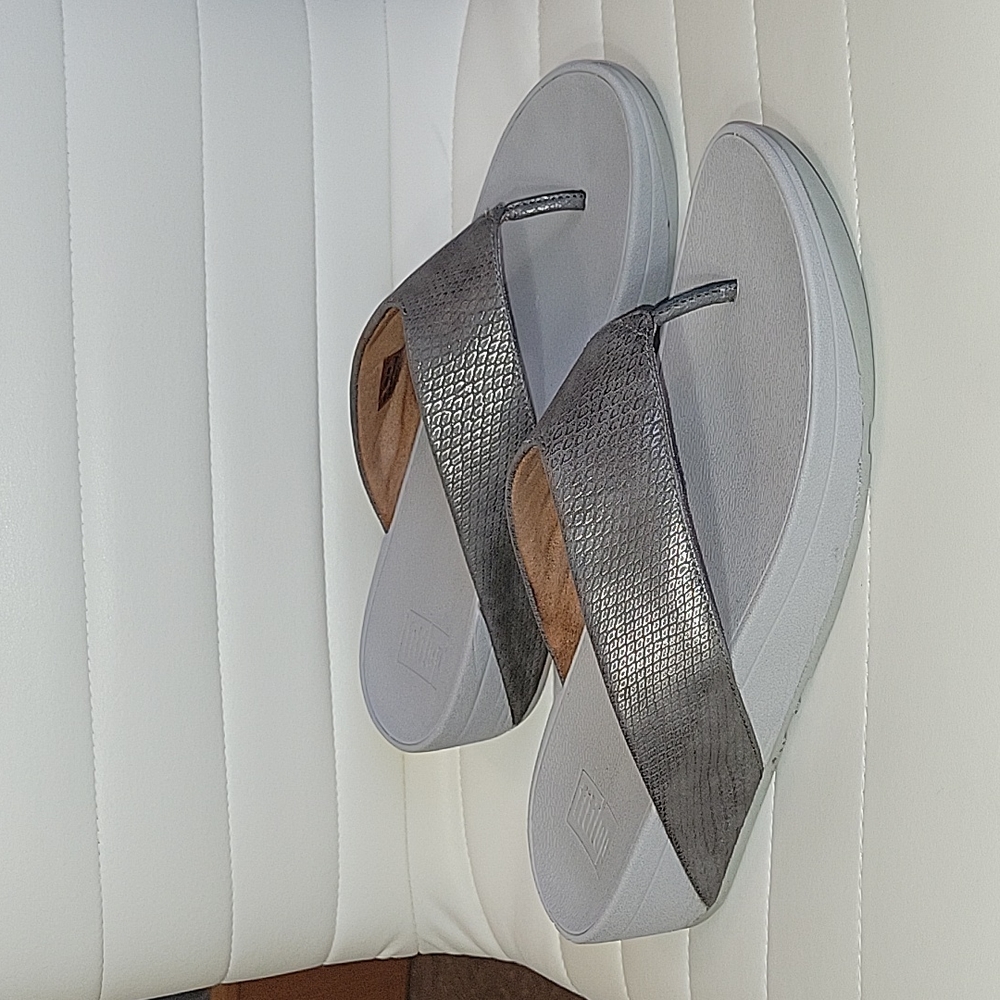 Fitflop Women's v88-054 Pewter/Silver Slide Sandals Sz. 10